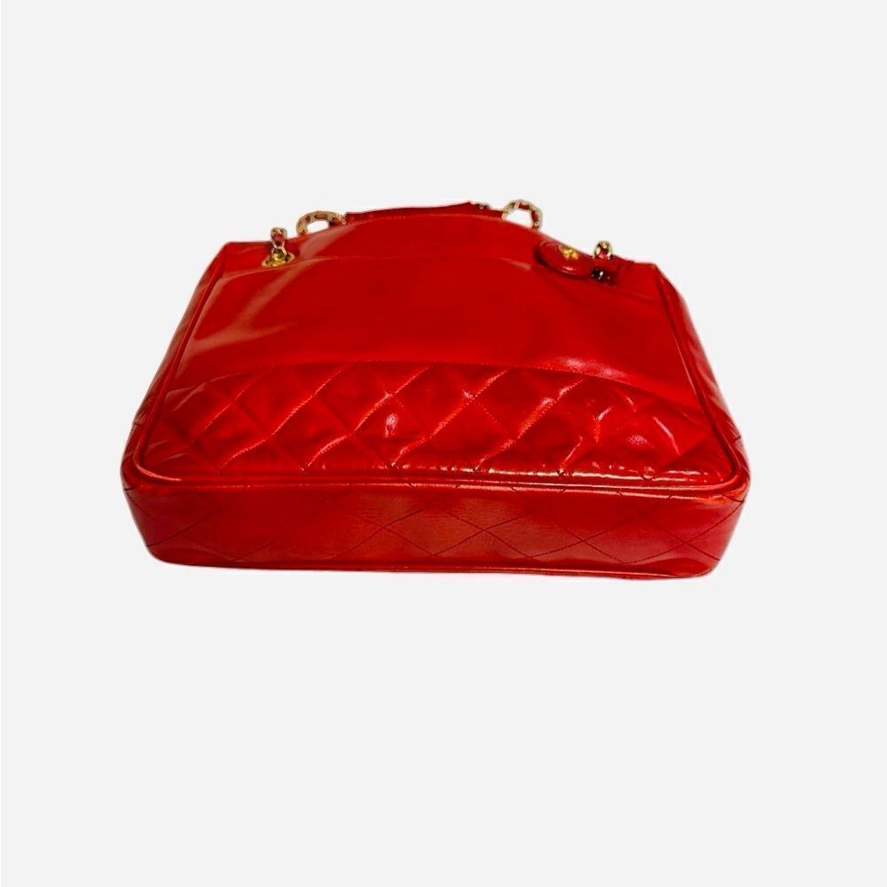 CHANEL Red Shoulder Bag with Timeless Elegance - Picture 6 of 16
